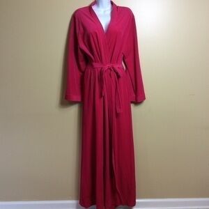 Vintage 1970s Shadowline fuchsia fleece robe. Large.